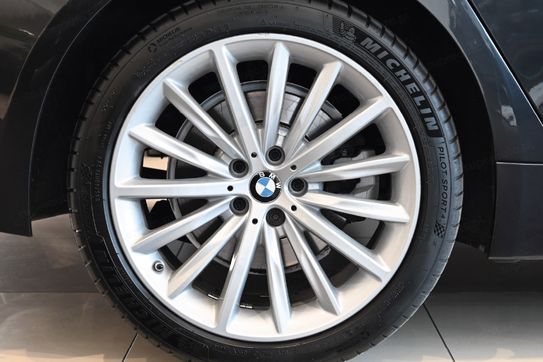 BMW Seria 5 530i xDrive Luxury Line