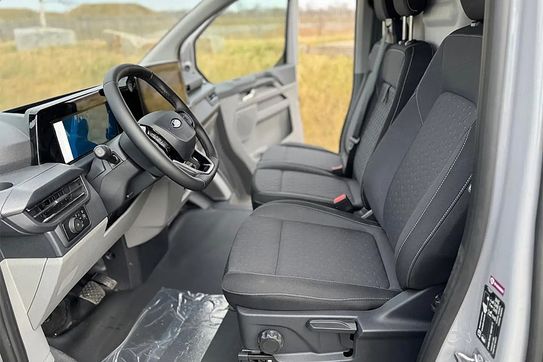Ford Transit Custom 320 L2H1 Limited A8 AWD