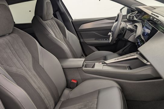 Peugeot 408 GT 1.2 mHEV e-DCS6