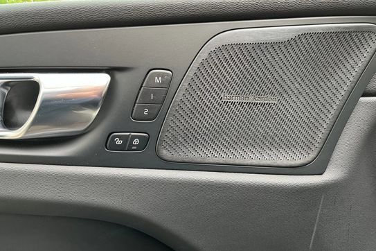 Volvo XC60 B5 B AWD Plus Dark