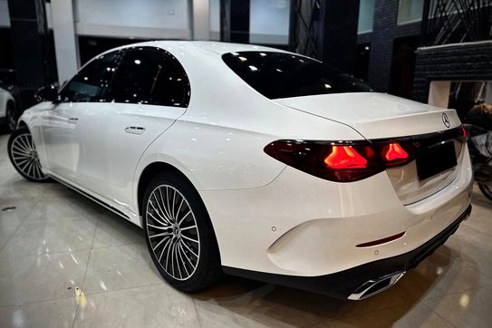 Mercedes Klasa E 300 e  4-Matic AMG