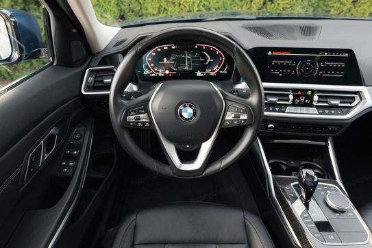BMW Seria 3 320d xDrive Luxury Line