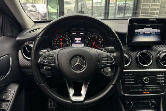 Mercedes GLA 180 7G-DCT