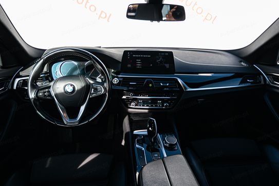 BMW Seria 5 520d xDrive Sport Line