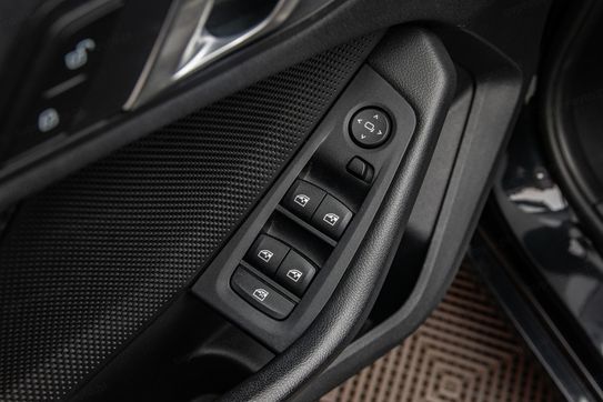 BMW Seria 1 118i Advantage aut