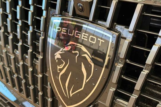 Peugeot 408 GT Exclusive S&S 1.2 mHEV  e-DSC6