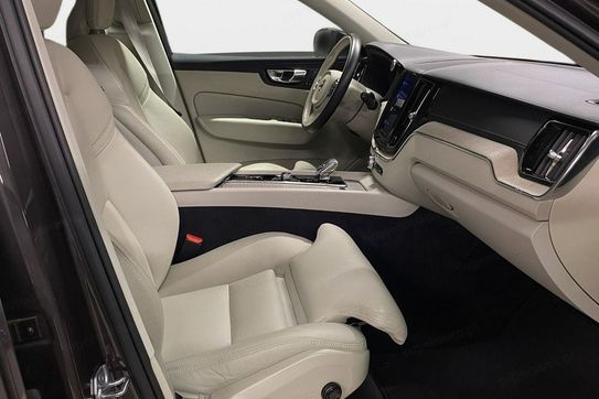 Volvo XC60 B4 B Momentum Pro