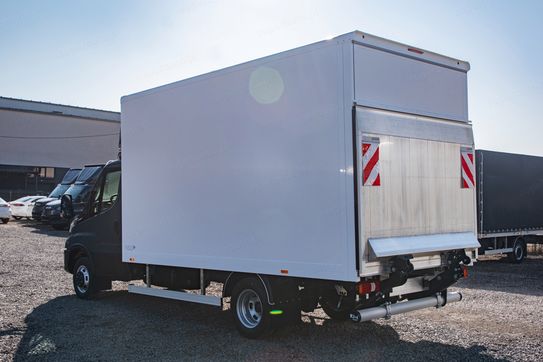 Iveco Daily 50C18 Kontener 8EP + Winda