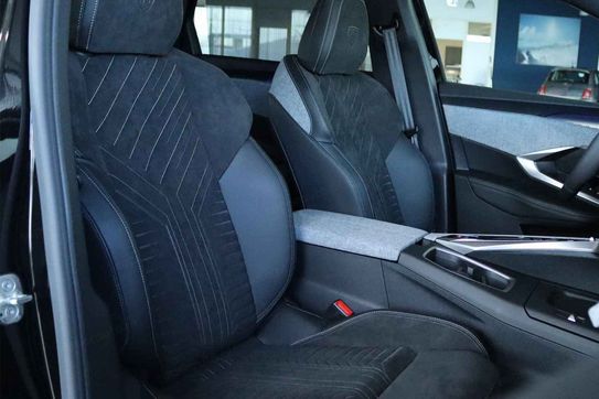 Peugeot 5008 GT Exclusive S&S e-DCS6 1.2 PureTech mHEV