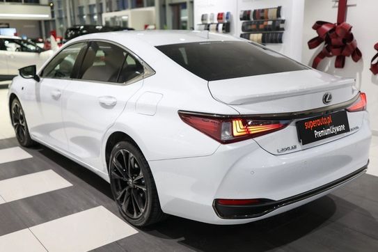 Lexus ES 300h F Sport Design