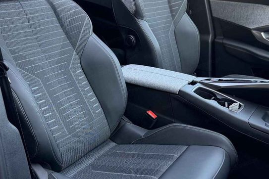 Peugeot 5008 GT 1.2 mHEV e-DCS6