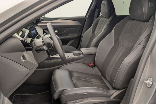 Peugeot 408 GT 1.2 mHEV e-DCS6
