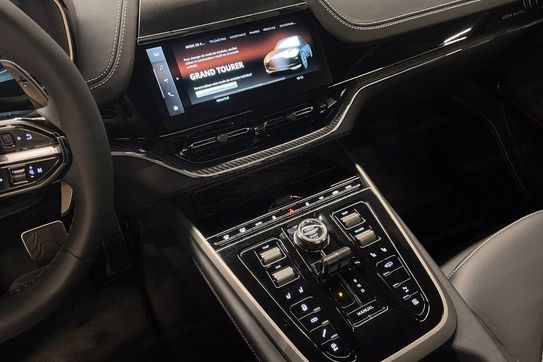 Aston Martin DBX 707
