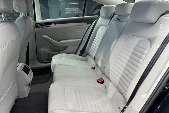 Volkswagen Passat 2.0 TSI Elegance DSG