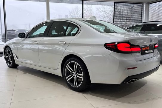 BMW Seria 5 520i mHEV aut