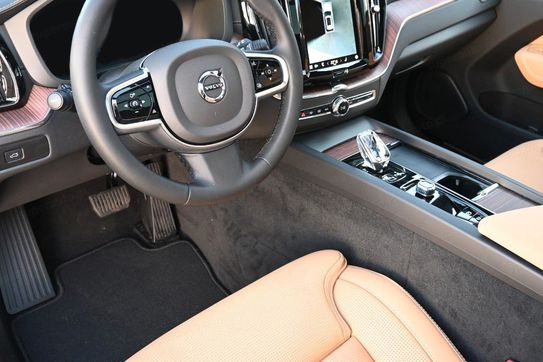 Volvo XC60 T8 Plug-In Hybrid AWD Ultra Dark