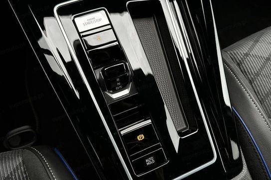 Volkswagen Golf 1.5 eTSI OPF R-Line DSG