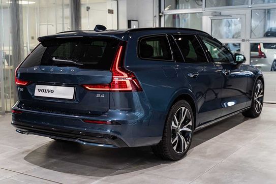 Volvo V60 B4 B Plus Dark