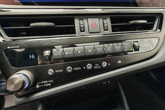 Lexus ES 300h Business Edition 2.5 E-CVT