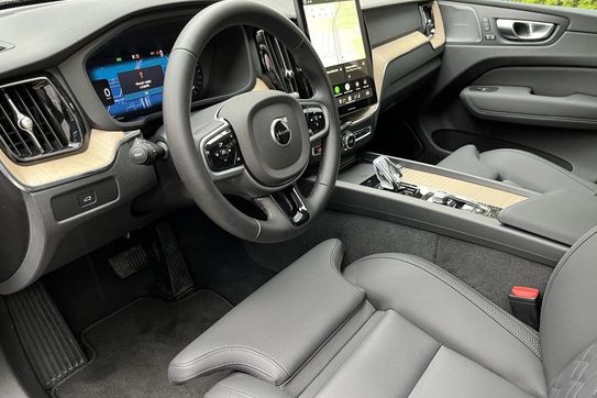 Volvo XC60 B5 B AWD Plus Dark