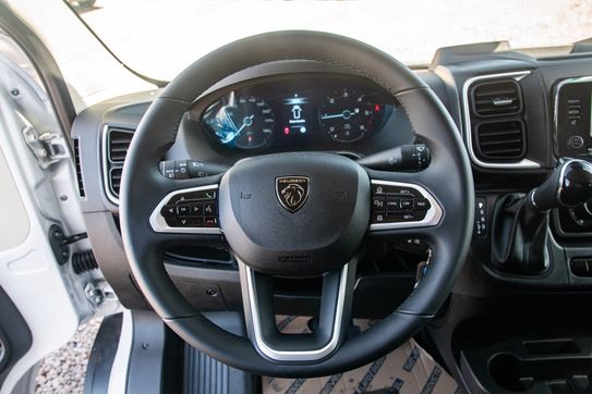 Peugeot Boxer Heavy L2H2 AT8