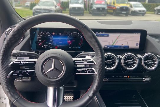 Mercedes GLA 200 mHEV AMG Line 7G-DCT