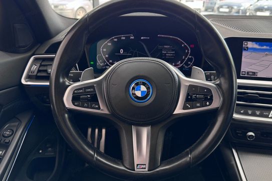 BMW Seria 3 330e xDrive M Sport sport-aut