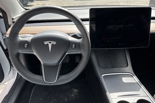 Tesla Model 3 RWD