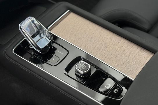 Volvo XC90 T8 AWD Plug-In Hybrid Ultra Dark 7os