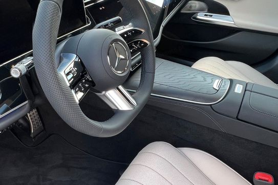 Mercedes E Klasa 300 de 4-Matic AMG