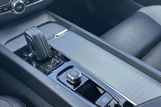 Volvo XC60 B5 B AWD R-Design