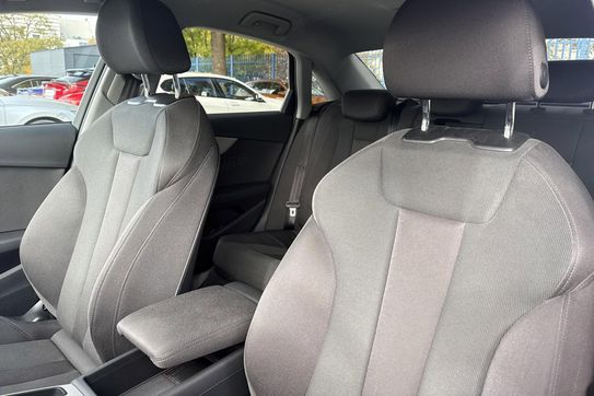 Audi A4 35 TFSI Advanced