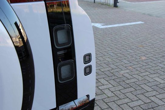 Land Rover Defender 110 3.0 D350 X-Dynamic HSE