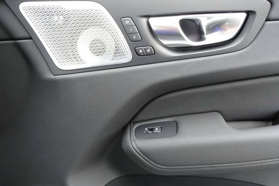 Volvo XC60 B5 AWD Ultra Dark