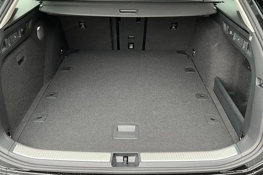 Volkswagen Passat Business Plus 1.5 TSI mHEV DSG