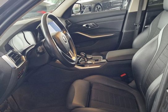 BMW Seria 3 320i Sport Line aut