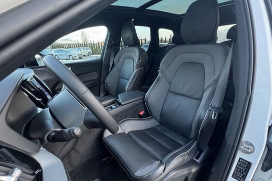 Volvo XC60 T8 Plug-In Hybrid AWD Ultra Dark