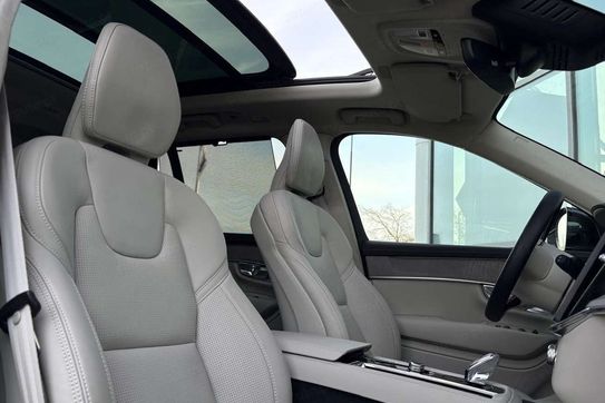 Volvo XC90 T8 AWD Plug-In Hybrid Ultra Bright