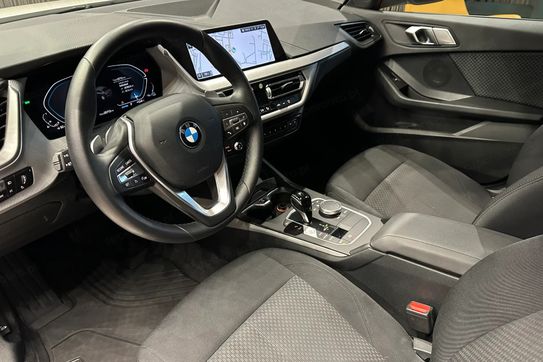 BMW Seria 2 220i Advantage aut