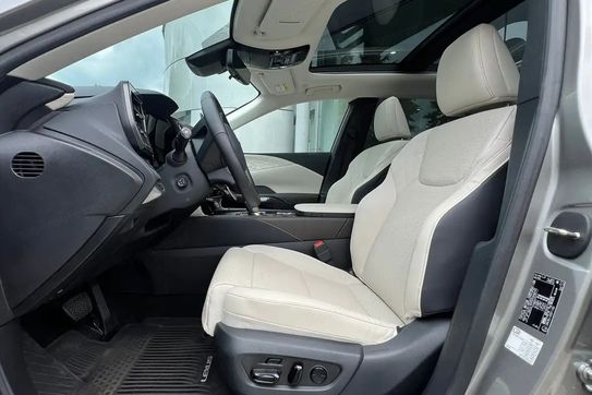 Lexus RX 350h Omotenashi