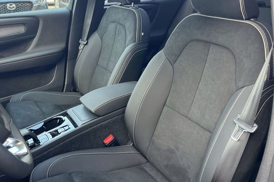 Volvo XC40 B3 Ultra Dark