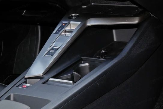 Peugeot 408 Business 1.2 mHEV e-DSC6