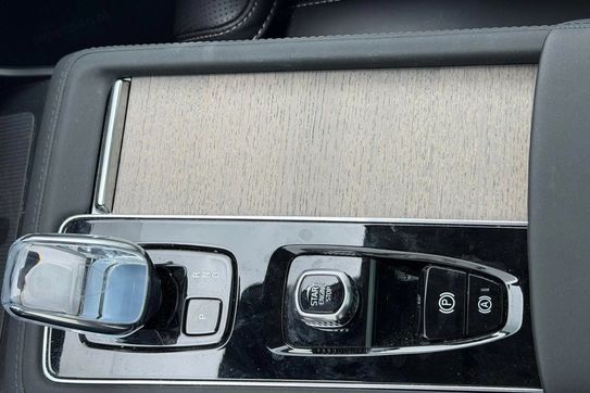 Volvo XC90 T8 AWD Plug-In Hybrid Ultra Dark 7os