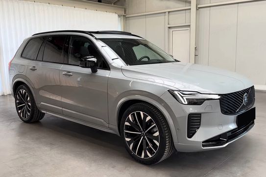 Volvo XC90 B5 AWD Ultra Dark