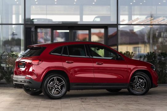 Mercedes GLA 220 4-Matic AMG Line 8G-DCT