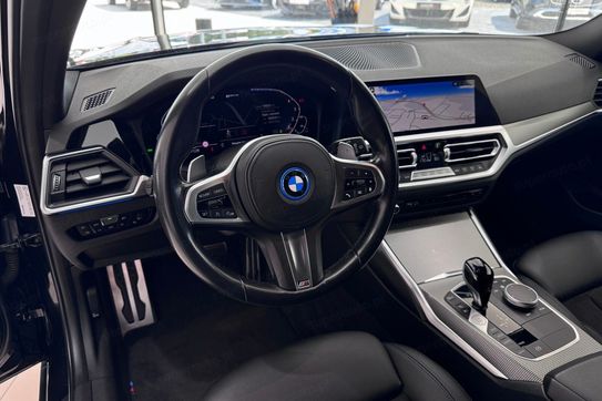 BMW Seria 3 330e xDrive M Sport sport-aut