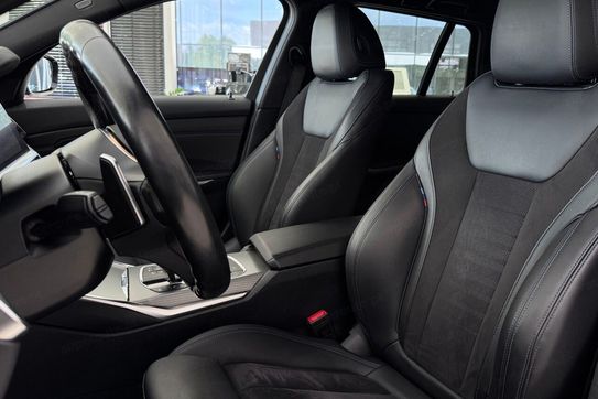 BMW Seria 3 330e xDrive M Sport sport-aut