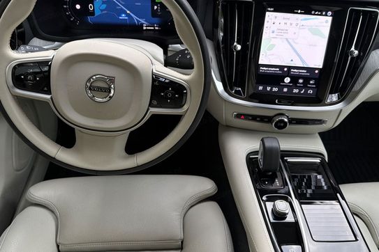 Volvo V60 T6 AWD Plug-In Hybrid Plus Dark
