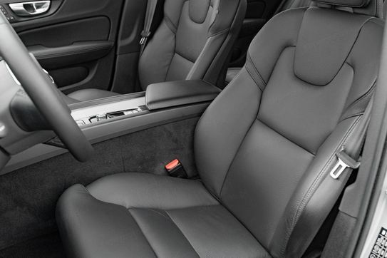 Volvo V60 B4 B Plus Dark