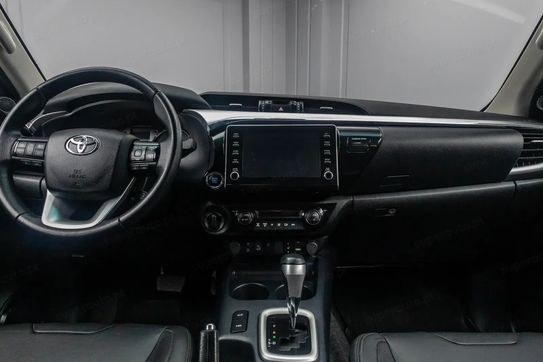 Toyota HiLux Double Cab SR5PLUS 4X4